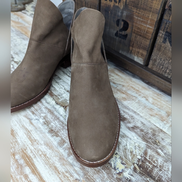 NWOT Eileen Fisher Suede Bootie Brown Size 8.5 - Picture 3 of 9